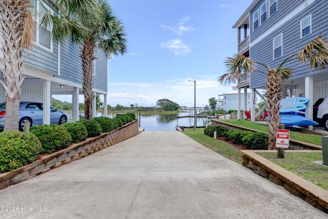 302 Vesta Court, Surf City, NC 28445
