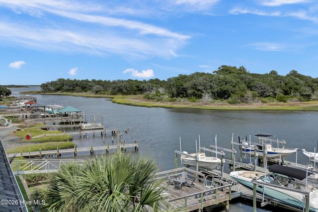 302 Vesta Court, Surf City, NC 28445