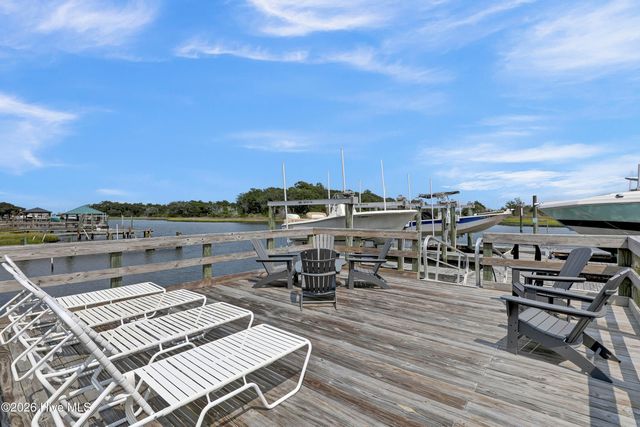 302 Vesta Court, Surf City, NC 28445