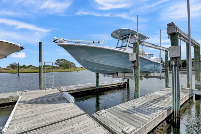 302 Vesta Court, Surf City, NC 28445