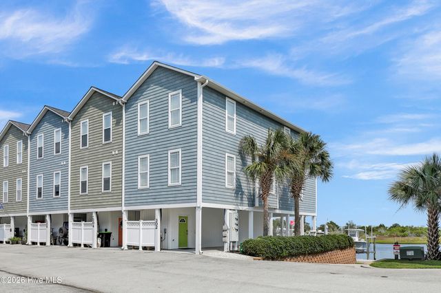 302 Vesta Court, Surf City, NC 28445