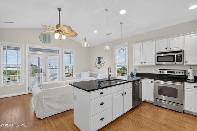 302 Vesta Court, Surf City, NC 28445