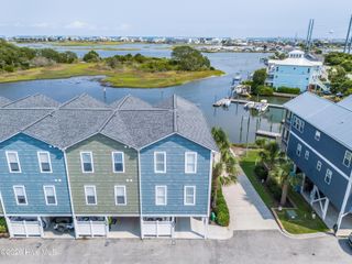 302 Vesta Court, Surf City, NC 28445