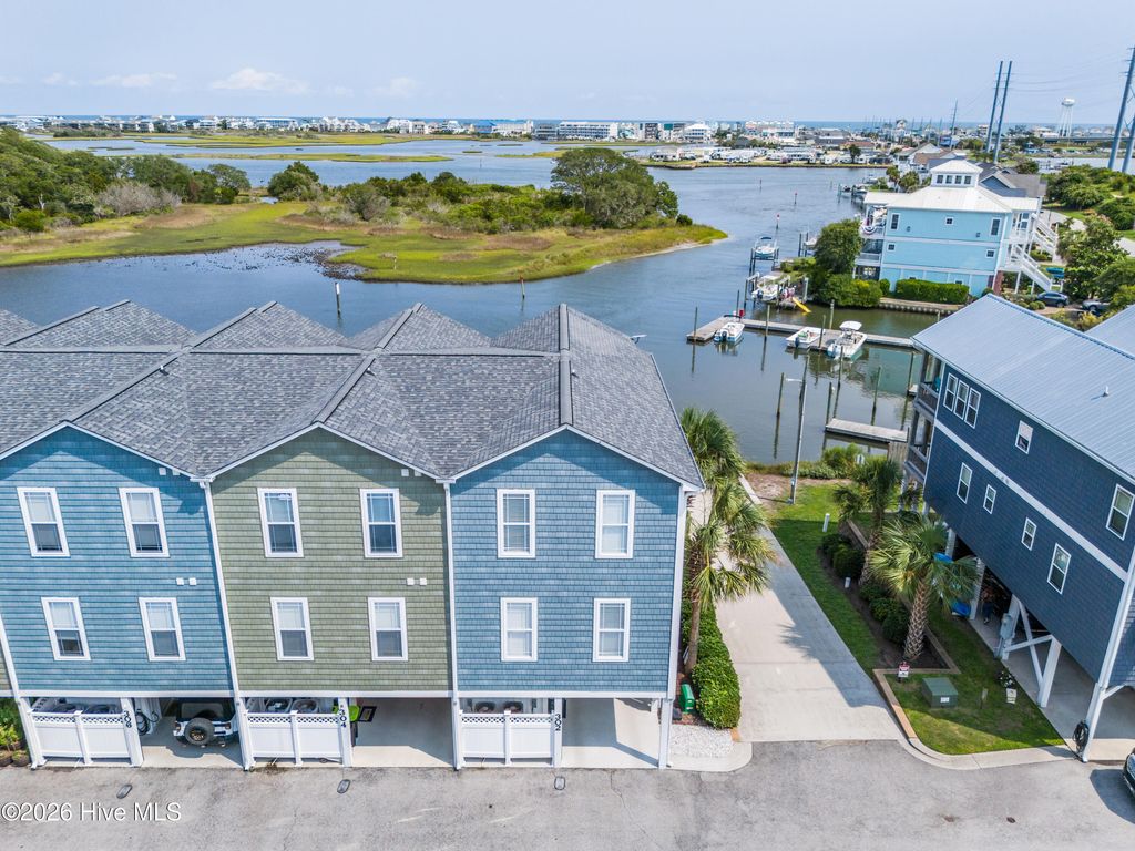 302 Vesta Court, Surf City, NC 28445