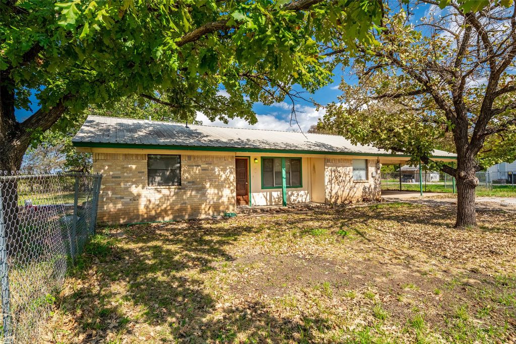199 Park Street, Newark, TX 76071 — exterior