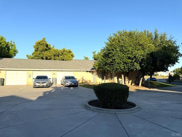 7127 N Antioch Avenue, Fresno, CA 93722