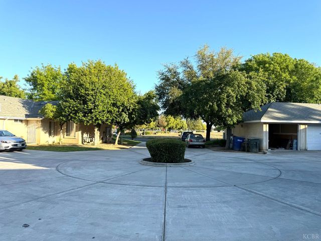 7127 N Antioch Avenue, Fresno, CA 93722