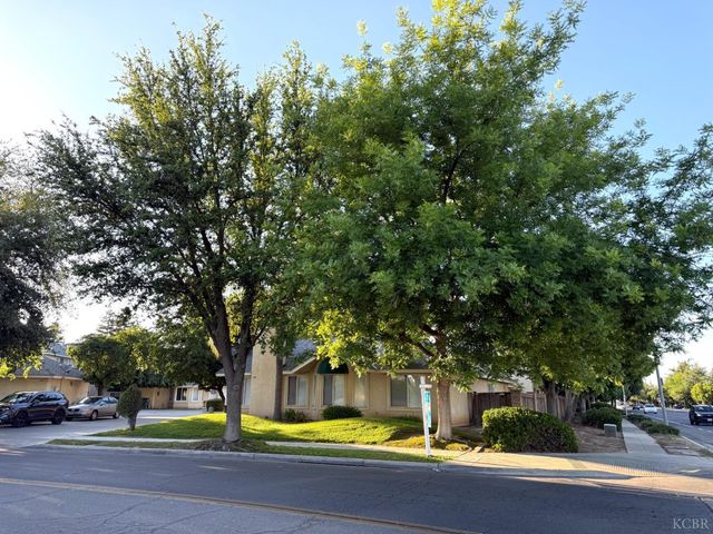 7127 N Antioch Avenue, Fresno, CA 93722