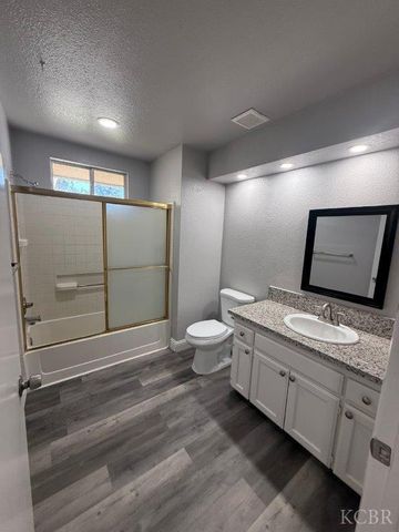 7127 N Antioch Avenue, Fresno, CA 93722
