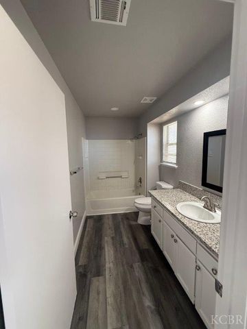 7127 N Antioch Avenue, Fresno, CA 93722