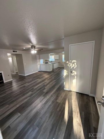 7127 N Antioch Avenue, Fresno, CA 93722