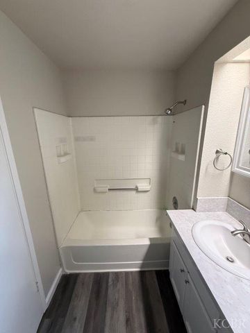 7127 N Antioch Avenue, Fresno, CA 93722