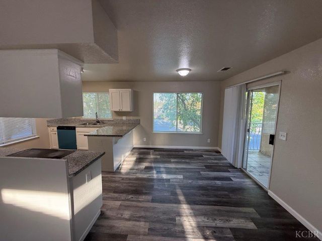 7127 N Antioch Avenue, Fresno, CA 93722