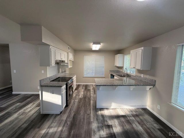 7127 N Antioch Avenue, Fresno, CA 93722