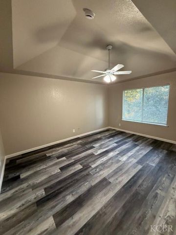 7127 N Antioch Avenue, Fresno, CA 93722