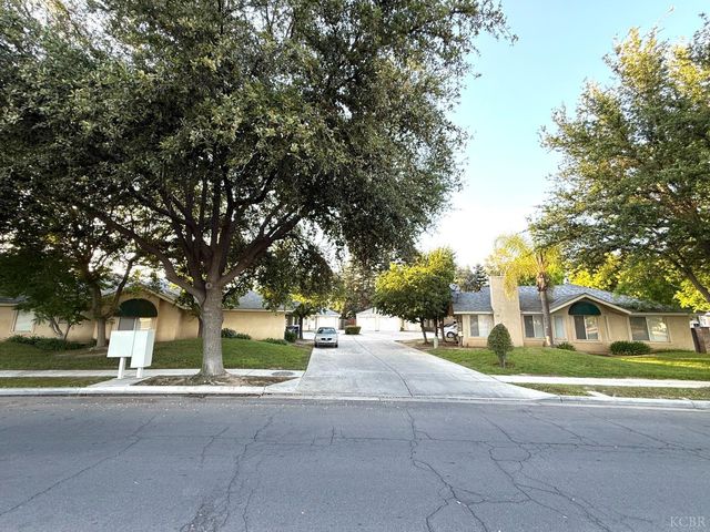 7127 N Antioch Avenue, Fresno, CA 93722
