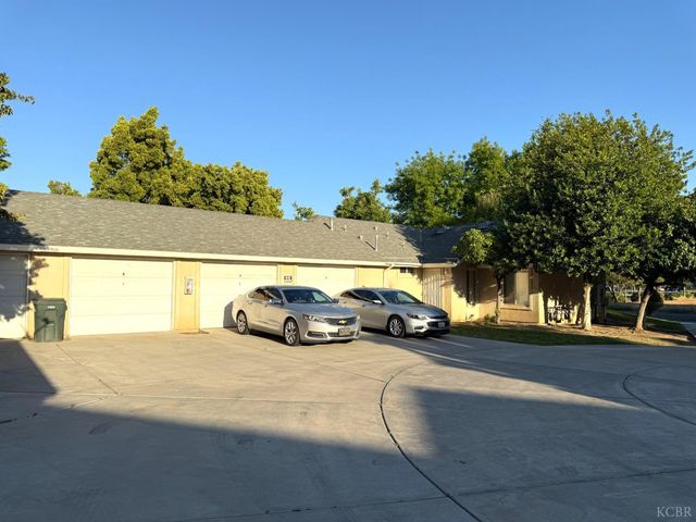 7127 N Antioch Avenue, Fresno, CA 93722