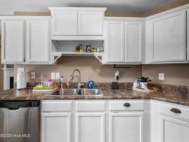 206 Riverstone Court, Jacksonville, NC 28546