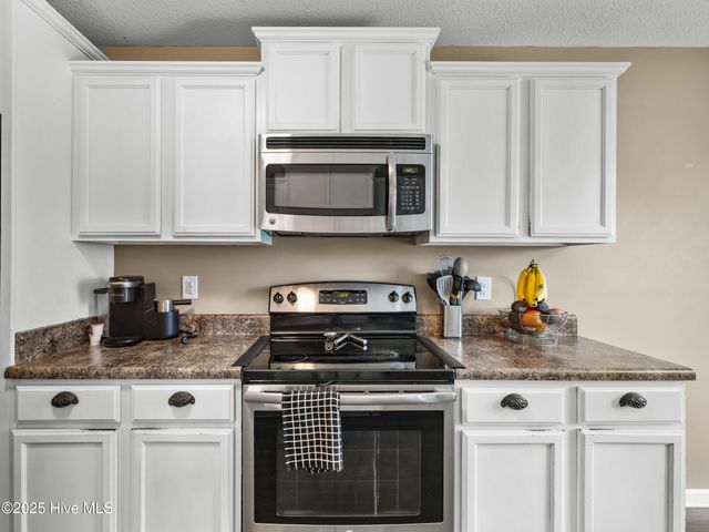 206 Riverstone Court, Jacksonville, NC 28546