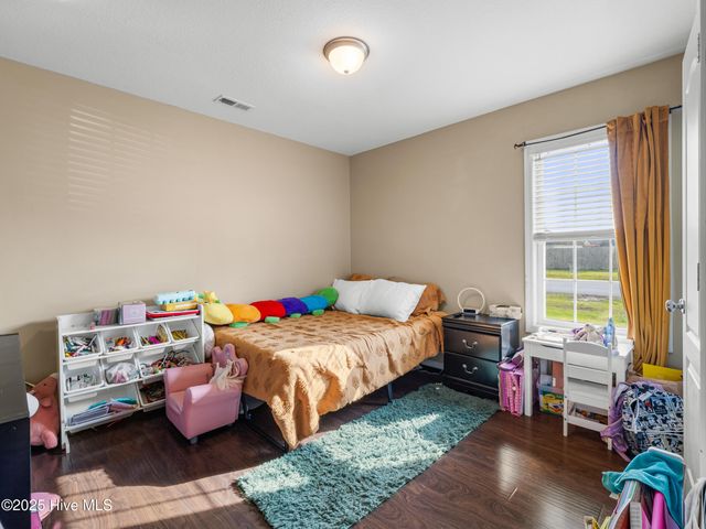 206 Riverstone Court, Jacksonville, NC 28546