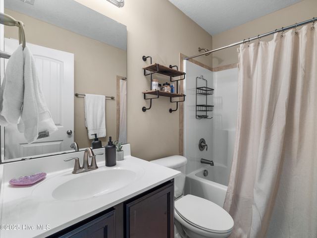 206 Riverstone Court, Jacksonville, NC 28546