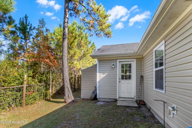 415 Ridgeway Drive, Sneads Ferry, NC 28460