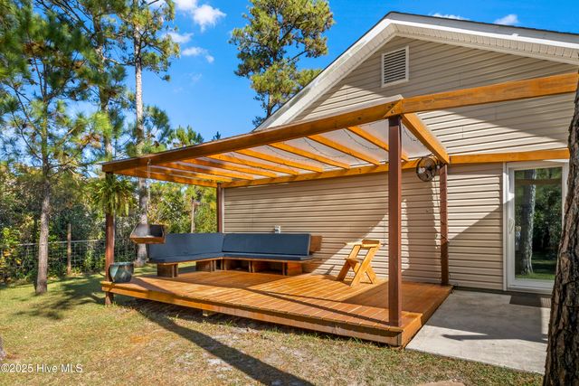 415 Ridgeway Drive, Sneads Ferry, NC 28460