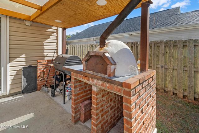 415 Ridgeway Drive, Sneads Ferry, NC 28460