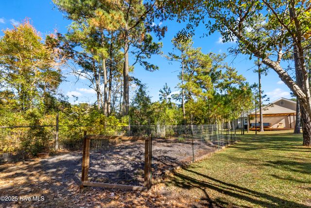 415 Ridgeway Drive, Sneads Ferry, NC 28460