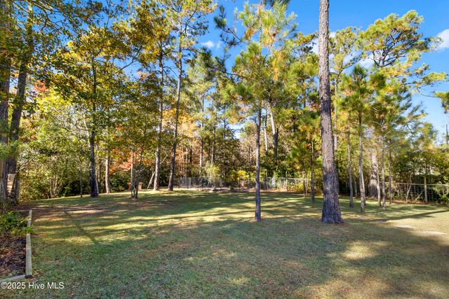 415 Ridgeway Drive, Sneads Ferry, NC 28460