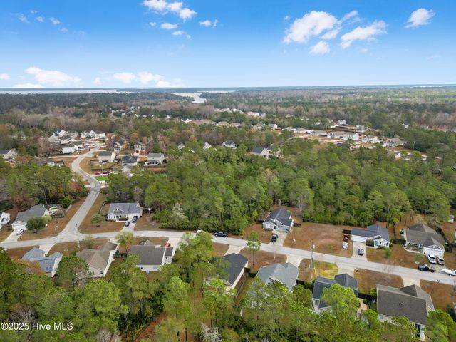 415 Ridgeway Drive, Sneads Ferry, NC 28460