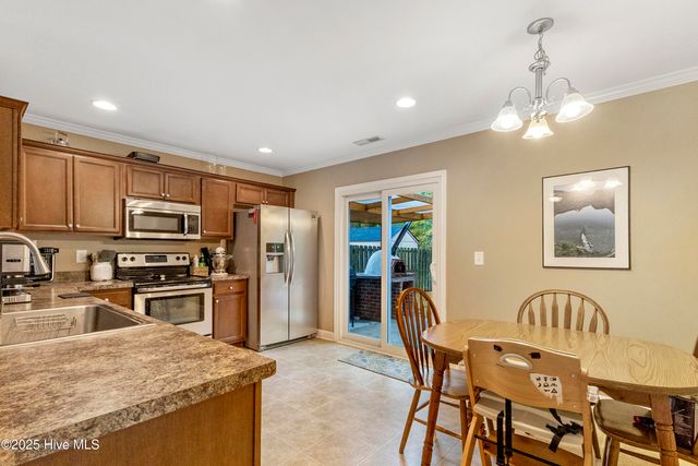 415 Ridgeway Drive, Sneads Ferry, NC 28460