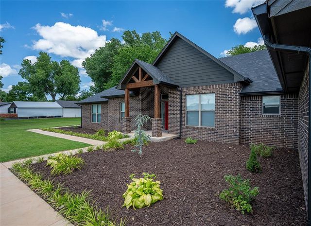 224 N Richard Terrace, Mustang, OK 73064