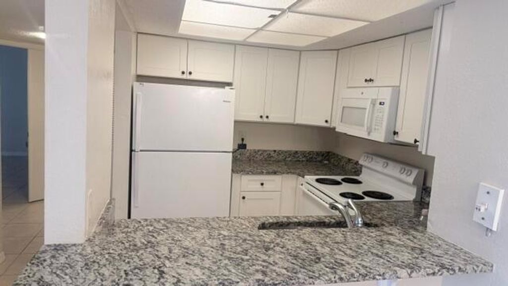 1520 SE Royal Green Circle 206, Port St. Lucie, FL 34952