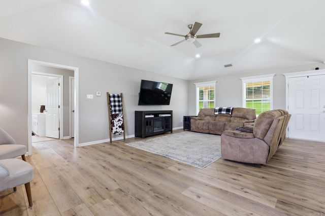 609 Swinging Bridge Road, Beebe, AR 72012