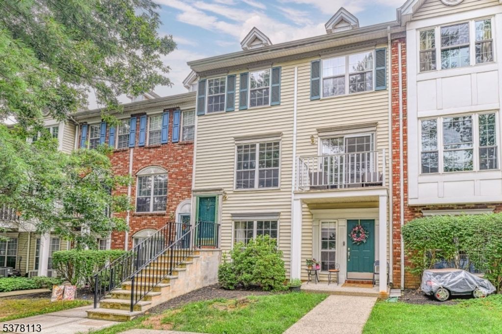 136 Sapphire Ln, Franklin Twp., NJ 08823