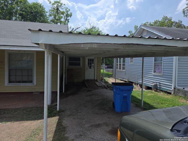 124 Moore, Seguin, TX 78155