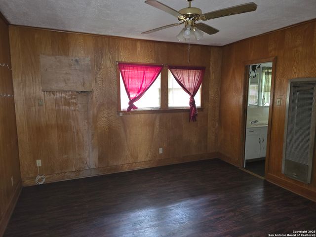 124 Moore, Seguin, TX 78155