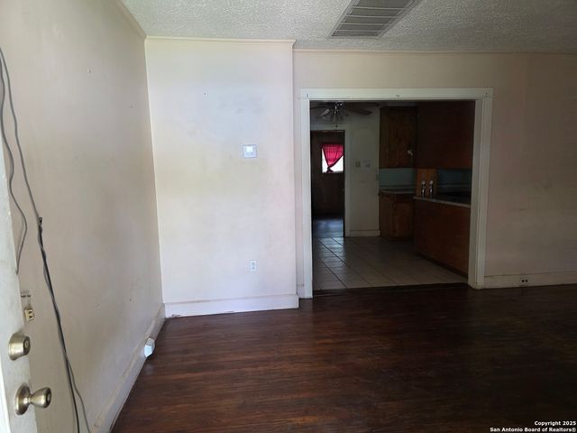 124 Moore, Seguin, TX 78155