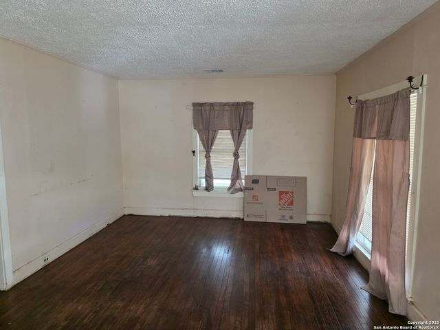 124 Moore, Seguin, TX 78155
