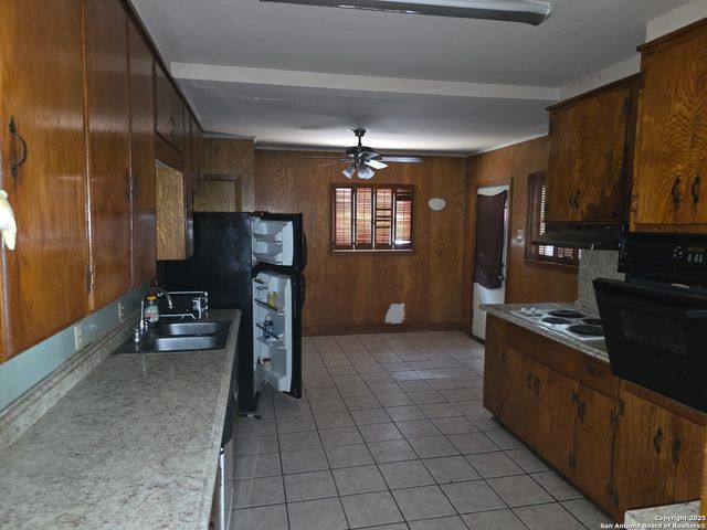 124 Moore, Seguin, TX 78155