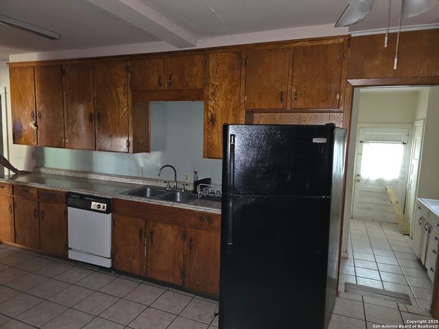 124 Moore, Seguin, TX 78155