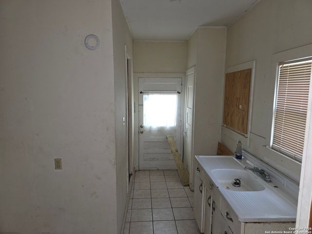 124 Moore, Seguin, TX 78155