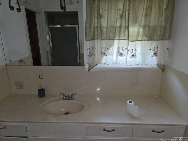 124 Moore, Seguin, TX 78155