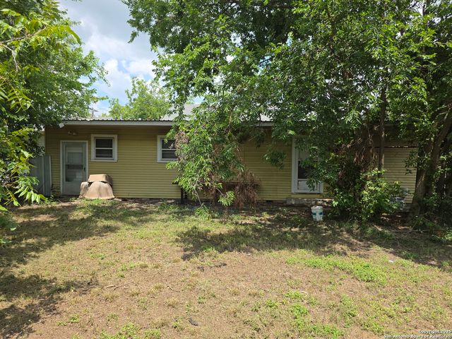 124 Moore, Seguin, TX 78155