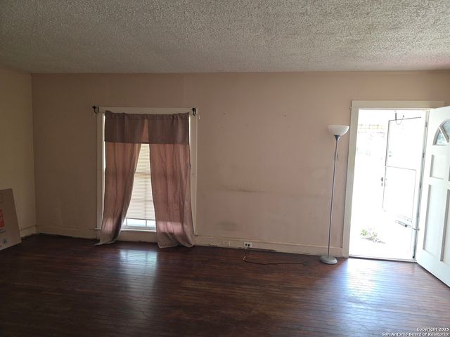 124 Moore, Seguin, TX 78155