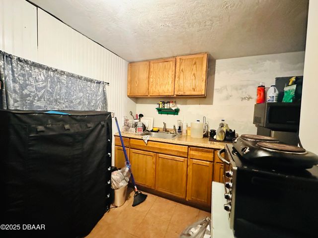 1228 Leon Lane, Daytona Beach, FL 32117