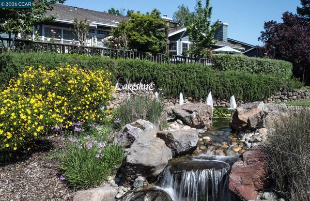 1901 Lakeshire Dr, Walnut Creek, CA 94595