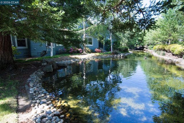 1901 Lakeshire Dr, Walnut Creek, CA 94595