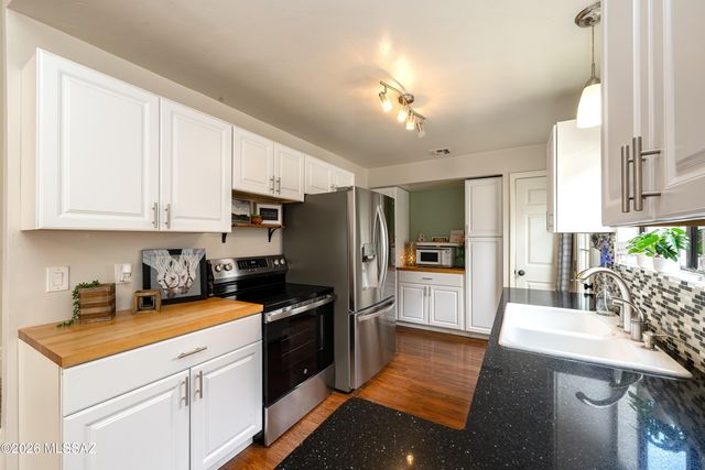 7530 E Shore Drive, Tucson, AZ 85715